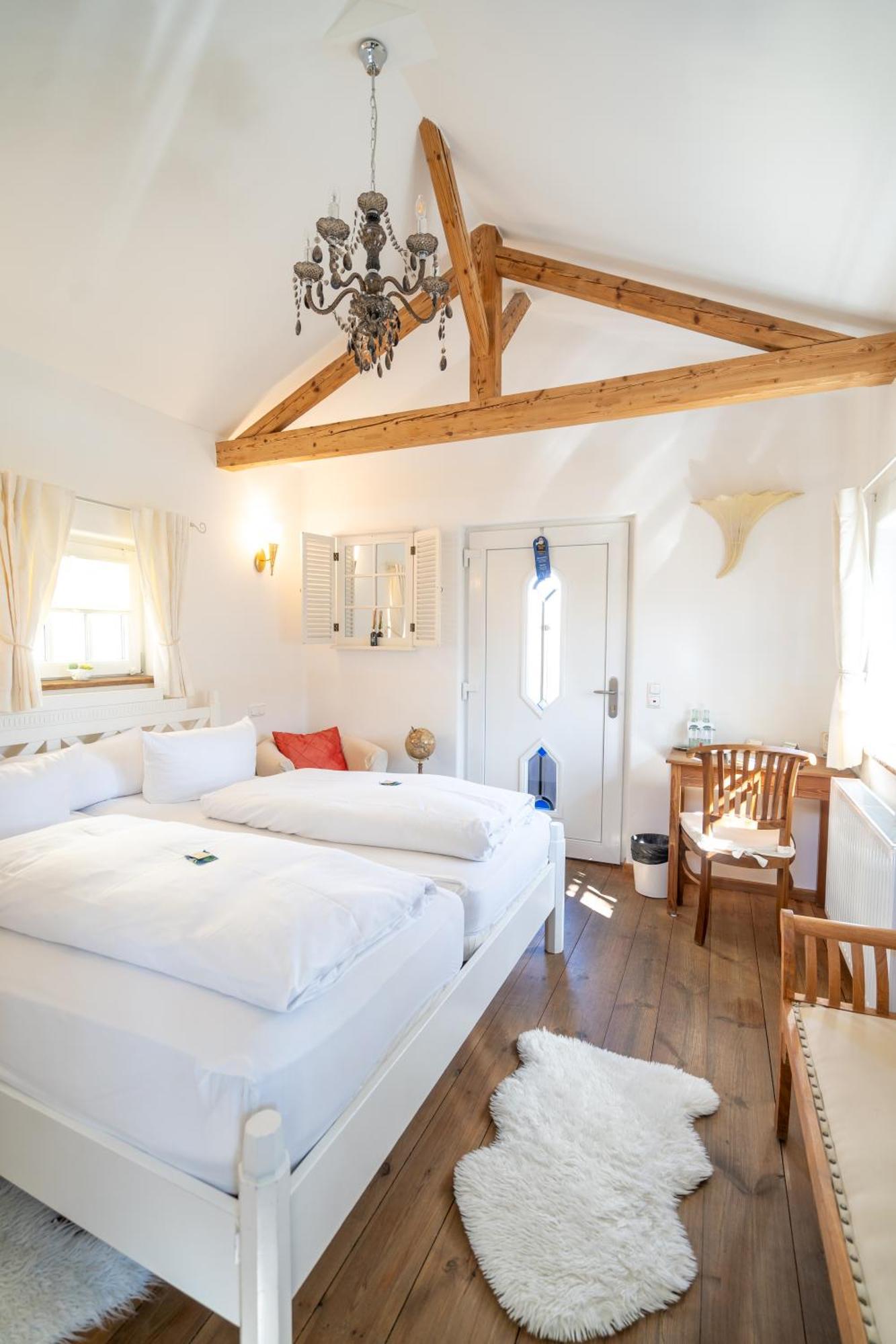 Landhaus Hotel Wolfratshausen Eksteriør billede