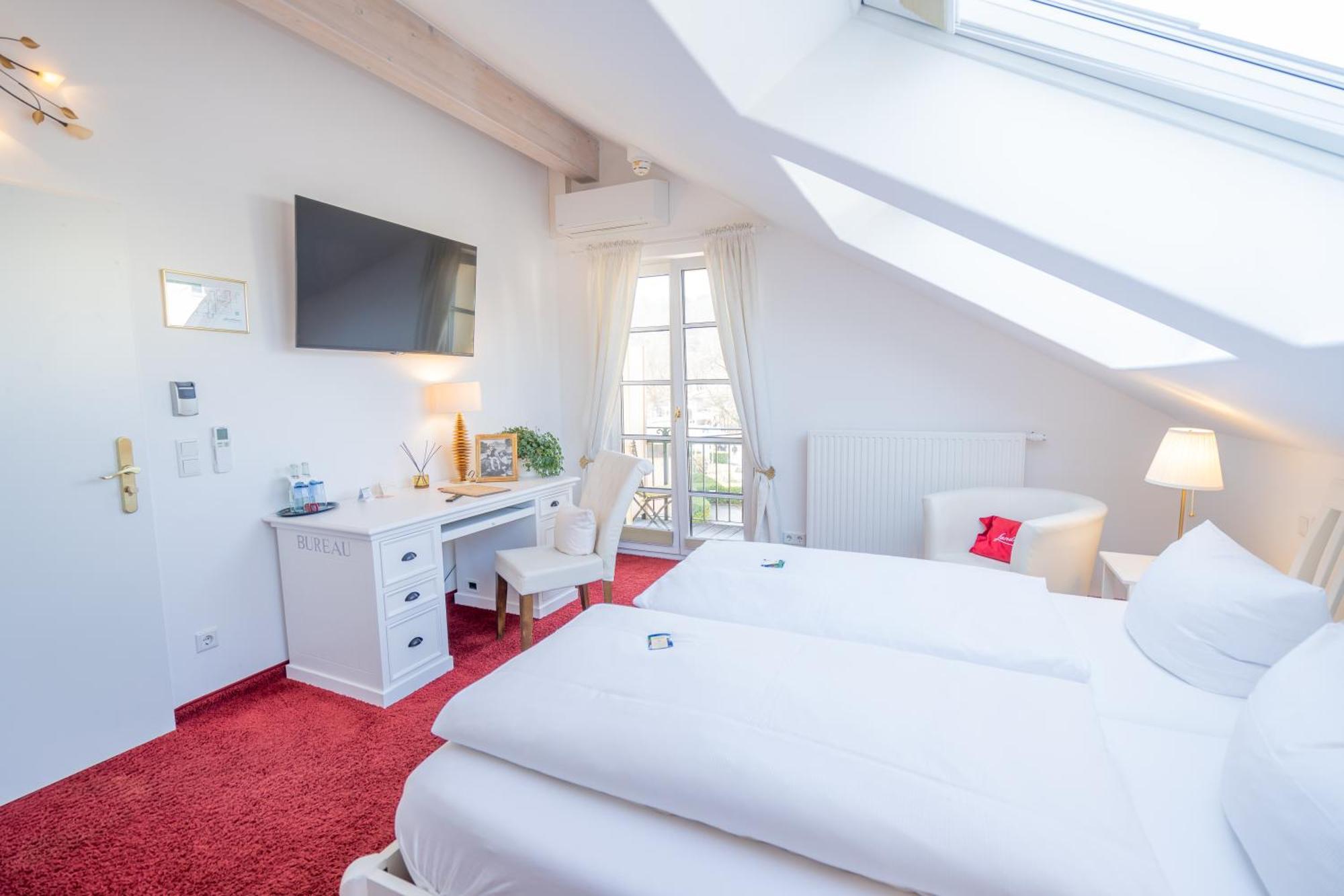 Landhaus Hotel Wolfratshausen Eksteriør billede