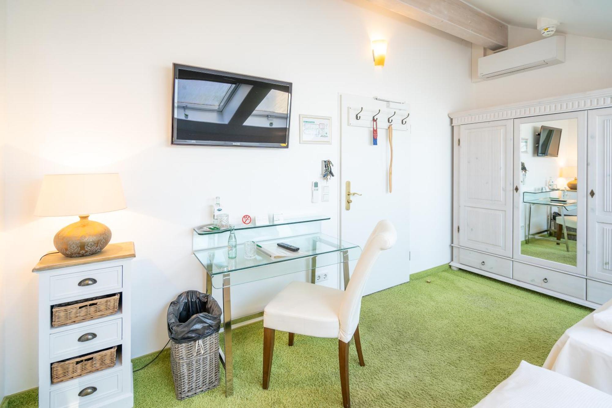 Landhaus Hotel Wolfratshausen Eksteriør billede