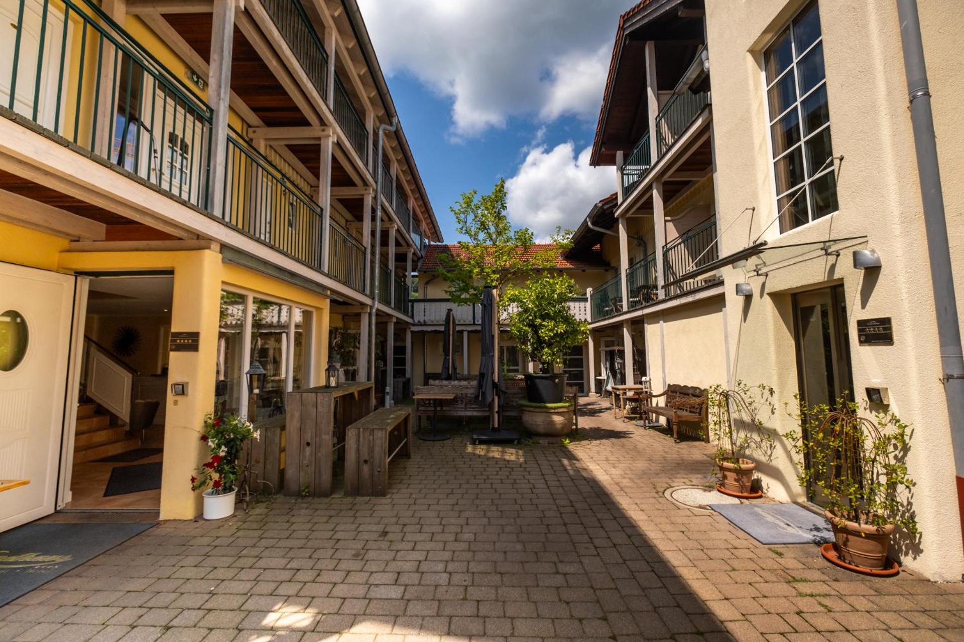 Landhaus Hotel Wolfratshausen Eksteriør billede