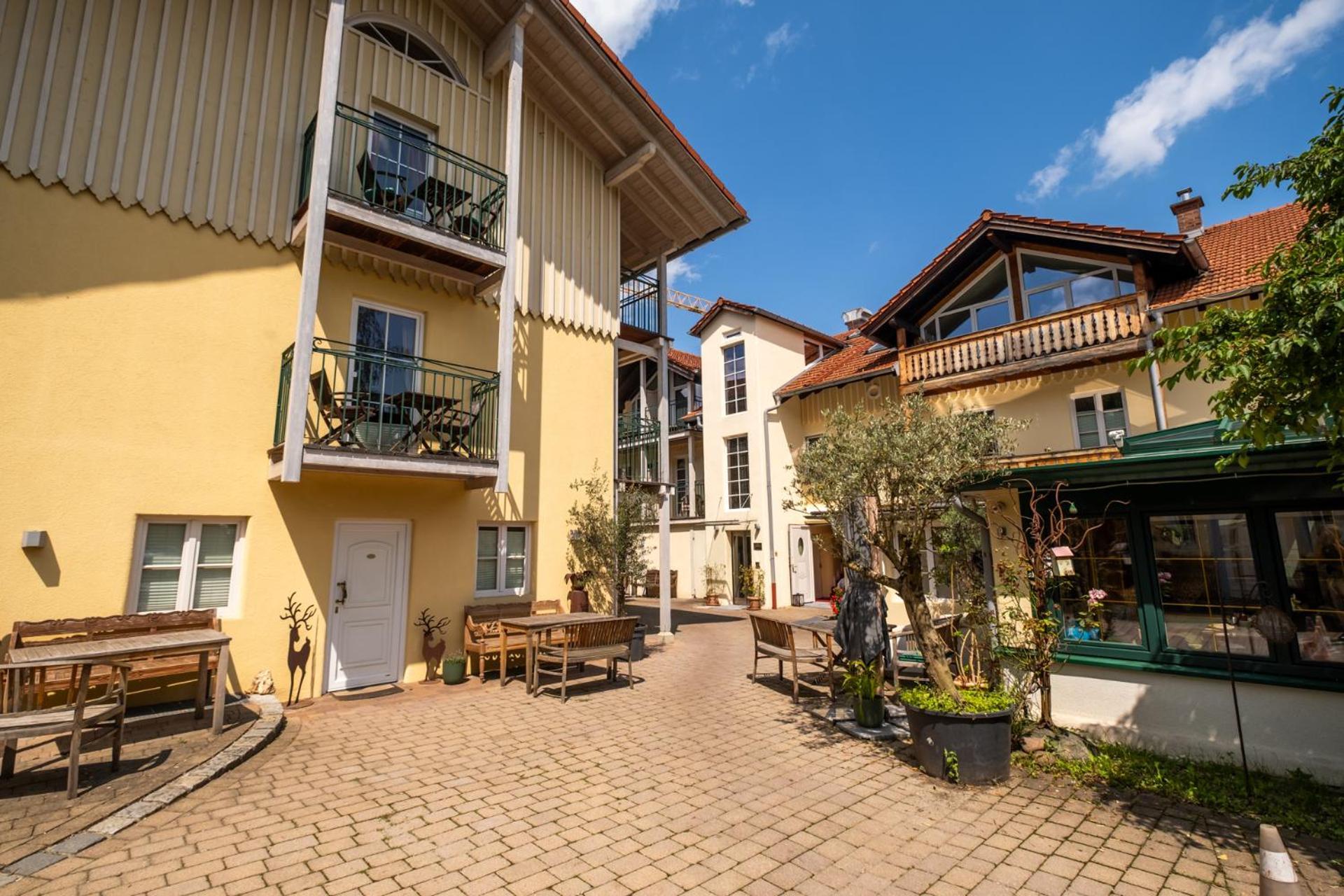 Landhaus Hotel Wolfratshausen Eksteriør billede