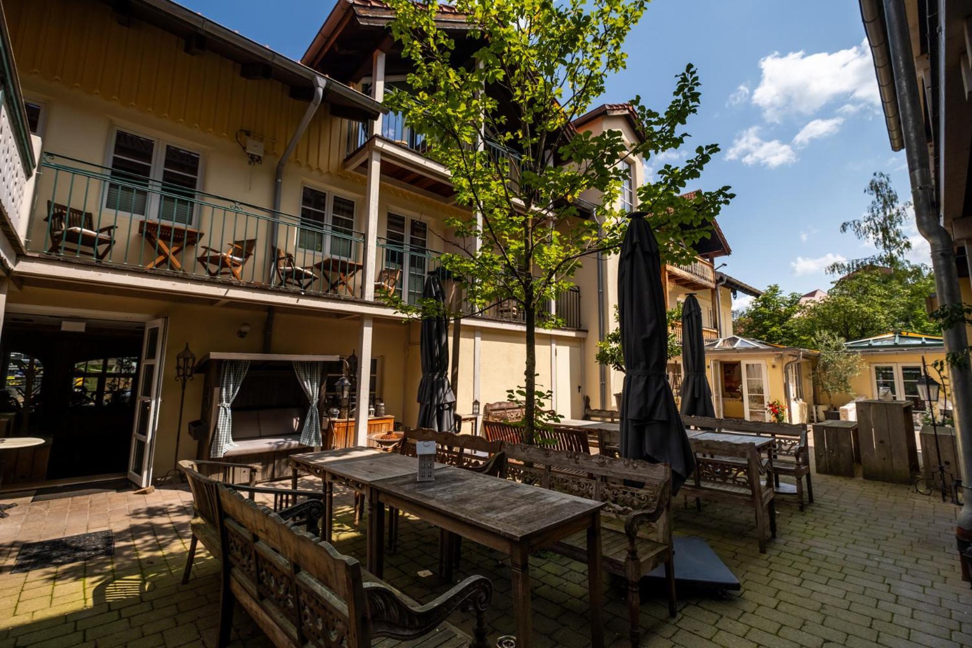 Landhaus Hotel Wolfratshausen Eksteriør billede